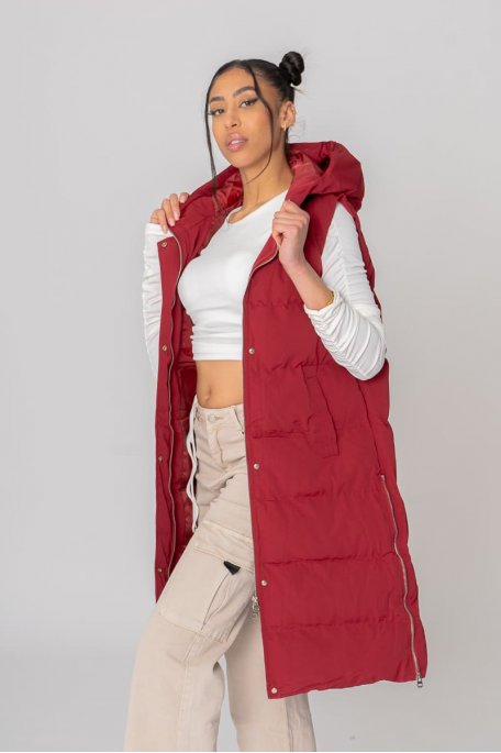 Long sleeveless jacket with burgundy hood