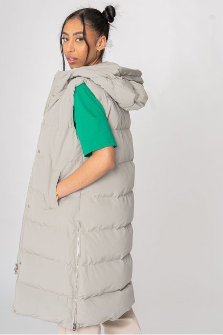 Long sleeveless jacket with khaki hood