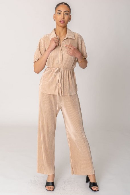 Short sleeve set with beige satin pleated fluid