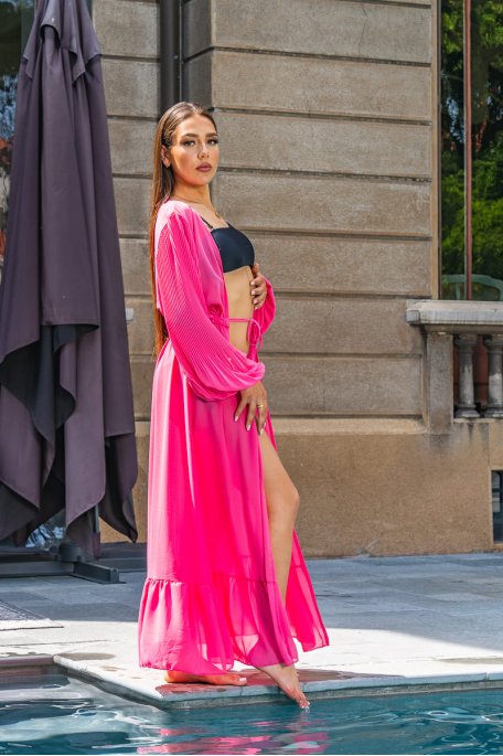 Long kimono with pink pleated sleeves