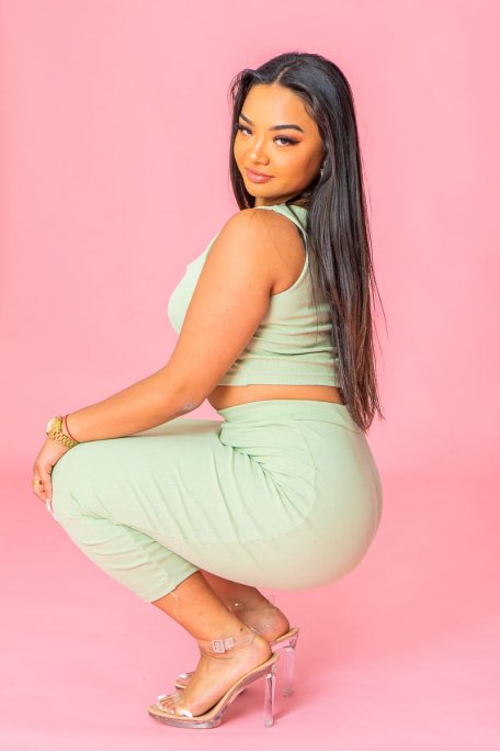 Ensemble crop top et jupe côtelé vert