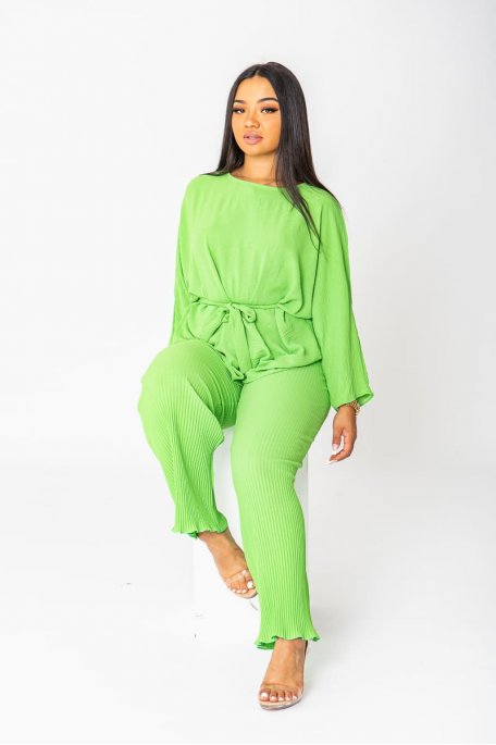 Long sleeves and green pleated pants set