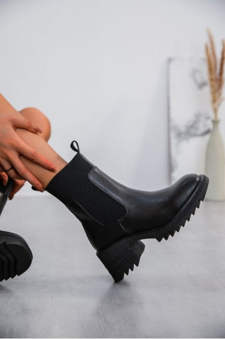 Two-material chelsea boots with black notched sole