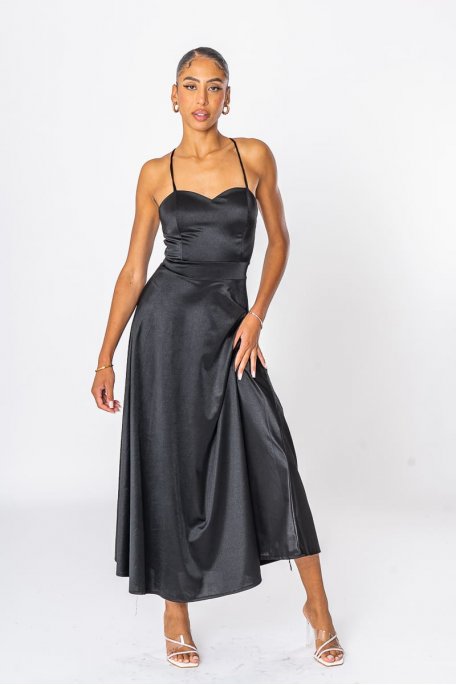 Robe longue satinée dos nu croisé noir