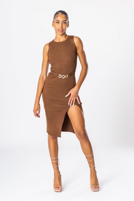 Robe moulante fendue chaîne dorée marron