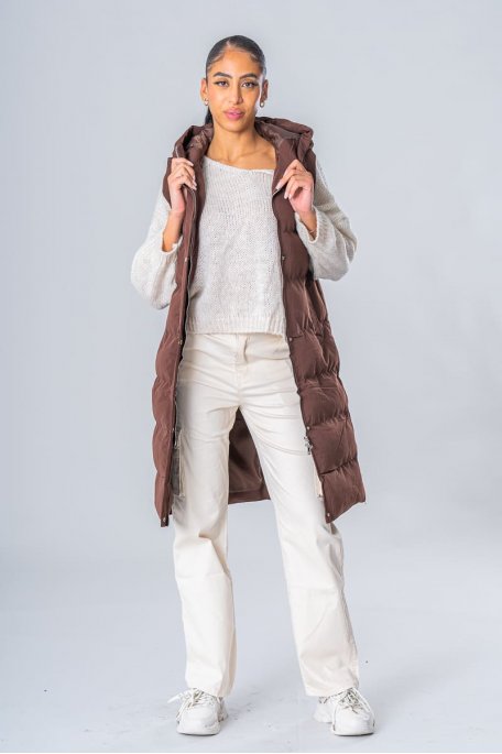 Long sleeveless jacket with brown hood