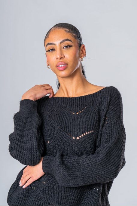 Tight knit round neck sweater black