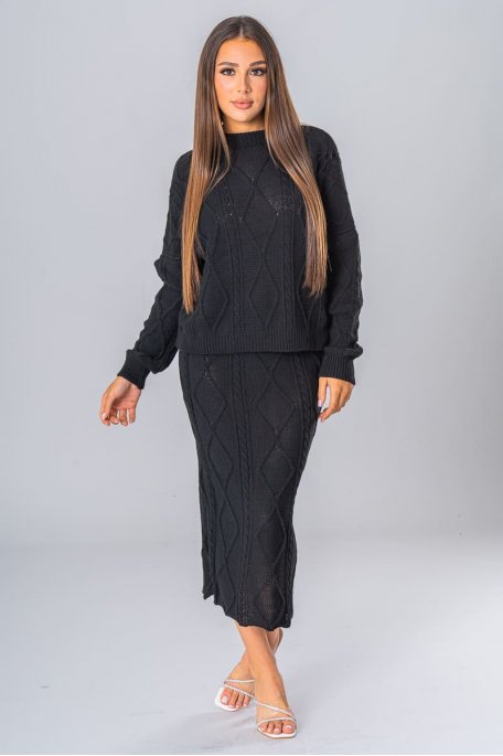 Ensemble aus Oversize-Pullover und mittellangem Rock aus schwarzem Strick