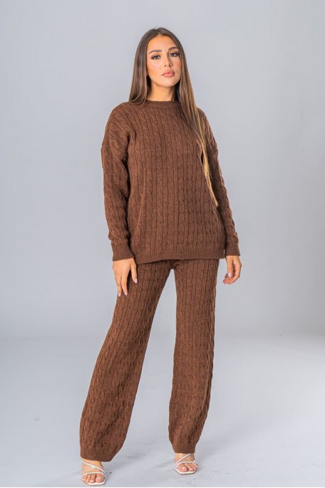 Set aus Pullover und Hose aus geflochtener Maschenware in Braun