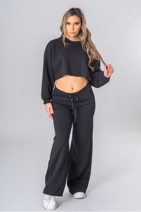 Oversize-Pullover und Jogginganzug in Schwarz