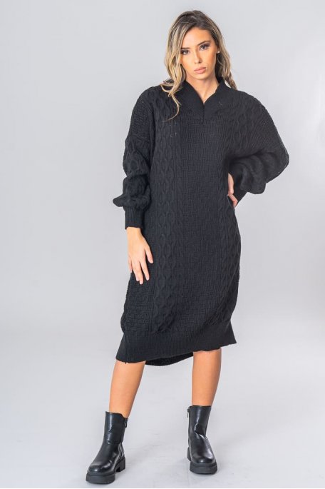 Pulloverkleid aus schwarzem Strick