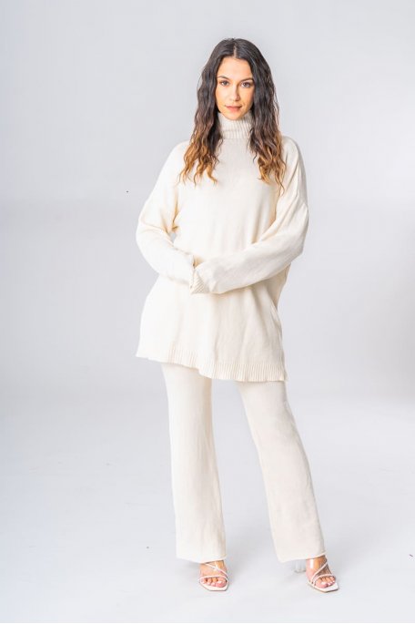 Ensemble pull col cheminée et pantalon beige