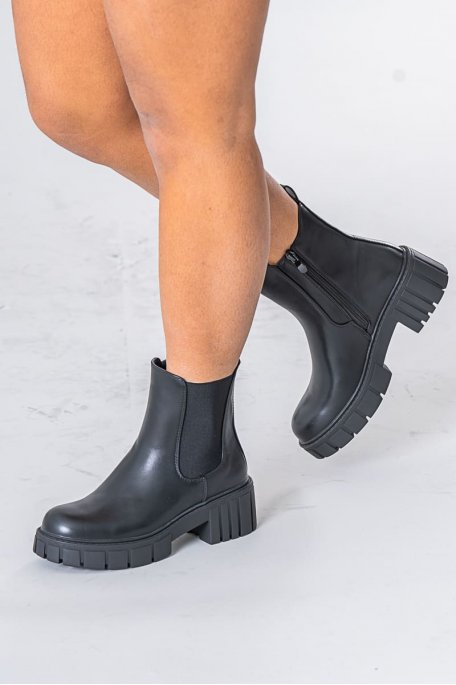 Schwarze Stiefeletten aus zwei Materialien in Kunstlederoptik