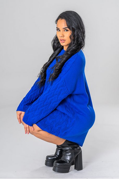 Oversized short sweater dress in blue braided fabric