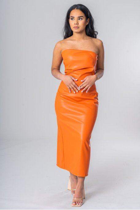 Langes, eng anliegendes, trägerloses Kleid aus Kunstleder in Orange