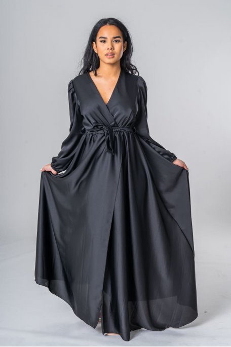 Langes satiniertes Wickelkleid geschlitzt schwarz