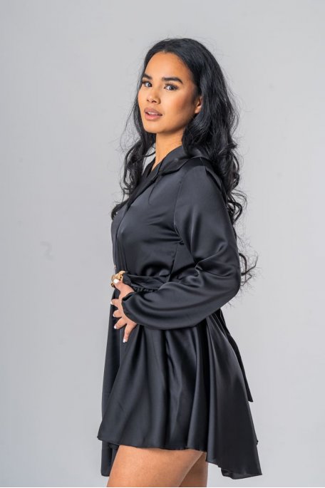 Short satin belted dress with black chain