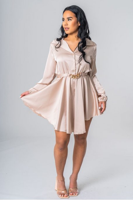 Robe courte satinée ceinturée à chaîne beige