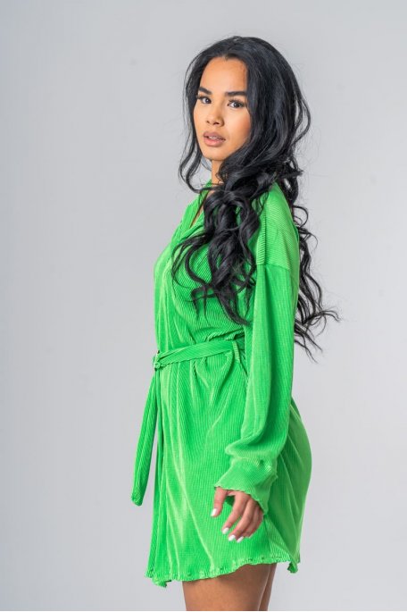 Short pleated shirt dress with green belt