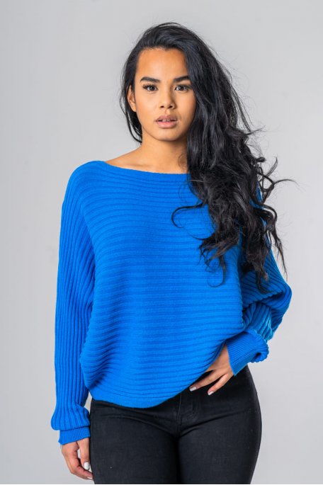 Loose-fitting blue boat neck sweater