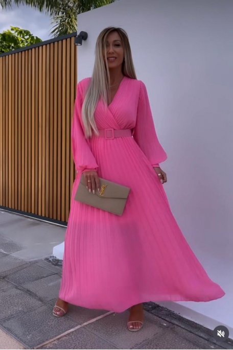 Pleated long dress with pink wrap belt