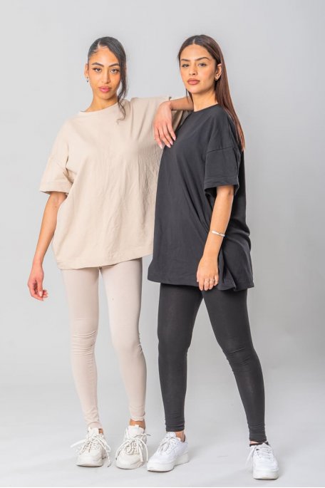 Oversized tee-shirt and beige leggings set