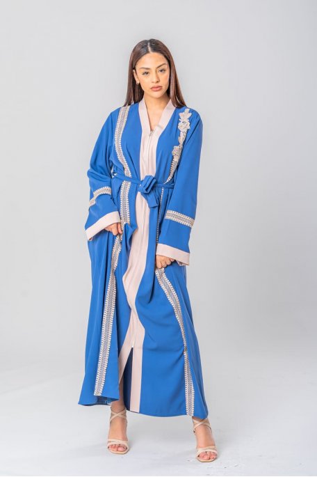 Caftan bicolore brodé ceinturé bleu