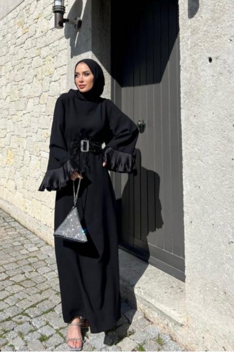 Langes Kleid mit Rüschenärmeln und Gürtel schwarz