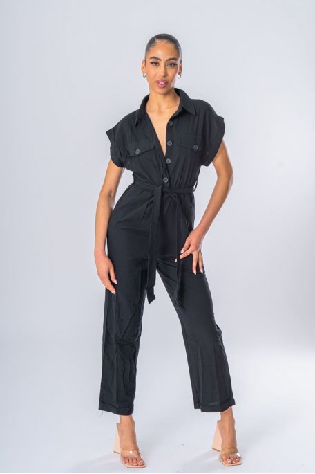 Short sleeve pants suit with black buttons
