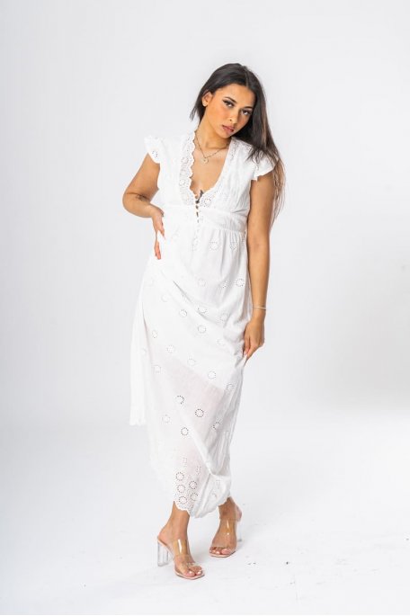Sleeveless embroidered long dress with white ruffles