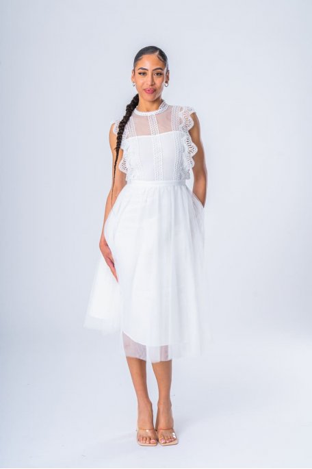 Sleeveless dress with white petticoat
