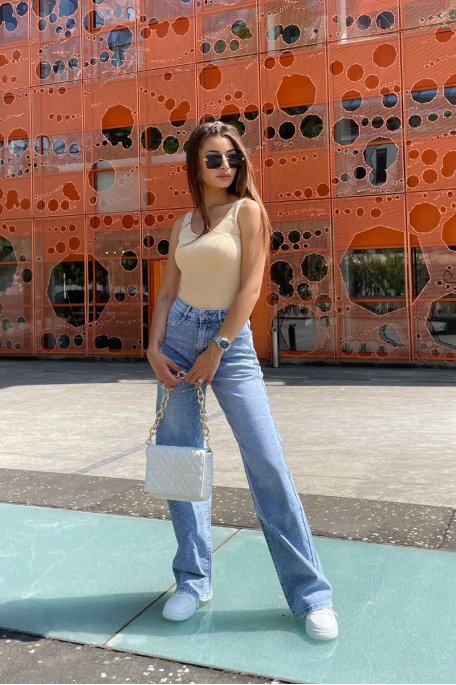 Weite Jeans mit blauen Strasssteinen