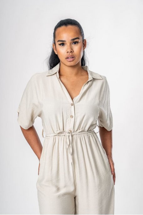 Short-sleeved jumpsuit with beige shirt collar