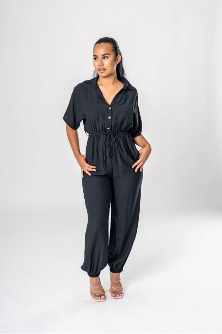 Short-sleeved jumpsuit with black shirt collar