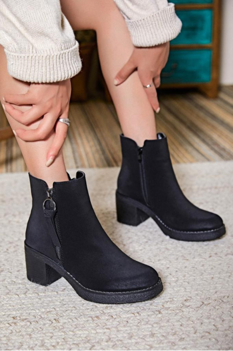 Black stained-effect heeled boots