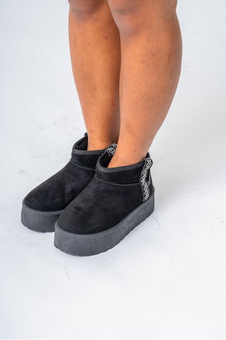 Boots coloris noir courtes fourrées à plateforme - vue profil