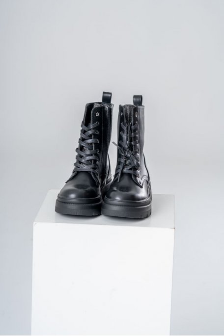 Bottines simili cuir languette à strass coloris noir - vue face