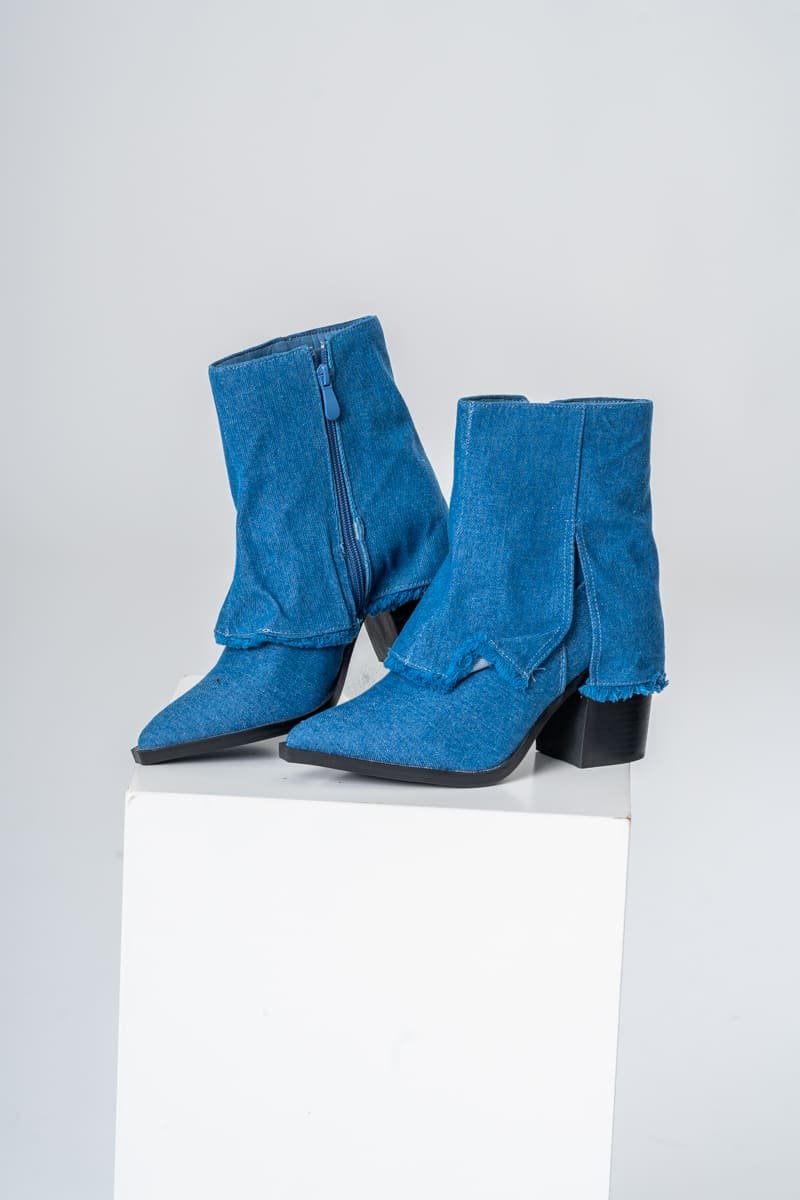 Bottines à talons revers effilé bleu à bout pointu - vue côté