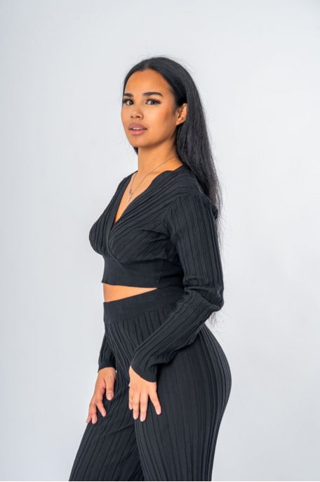 Ensemble crop top cache-cœur pantalon droit coloris noir - vue détails côté