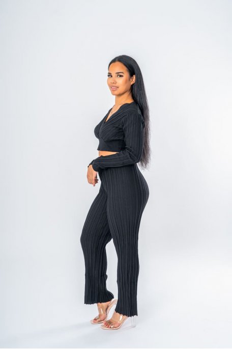 Ensemble crop top cache-cœur pantalon droit coloris noir - vue full body