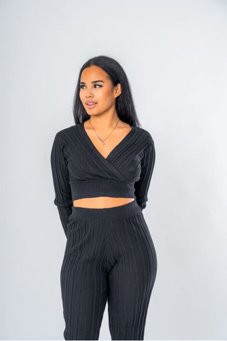 Ensemble crop top cache-cœur pantalon droit coloris noir - vue portrait