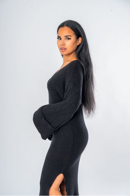 Robe longue manches amples retroussées coloris noir en maille - vue profil