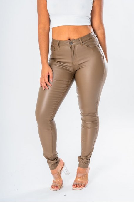 Pantalon skinny cuir vegan coloris marron stretch - vue détails