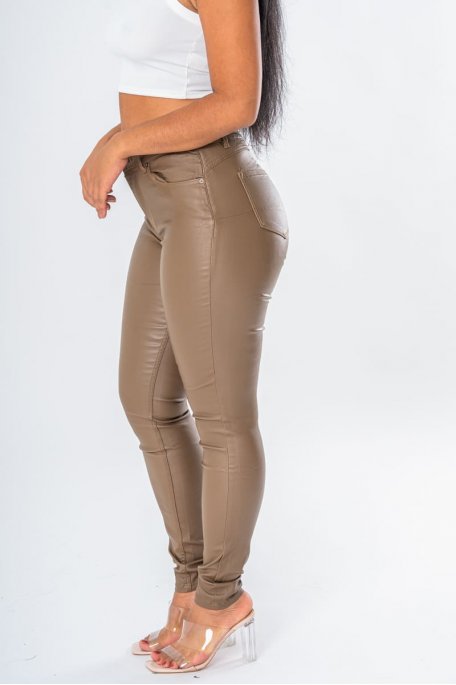 Pantalon skinny cuir vegan coloris marron stretch - vue côté