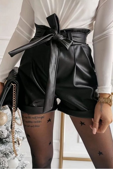 Short droit simili cuir à pont noir femme