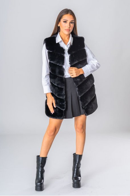 Sleeveless mid-length jacket in black faux fur