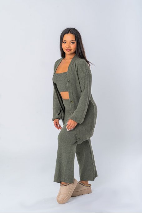 Ensemble kaki en maille 3 pièces gilet boutonné top et pantalon - vue porté profil
