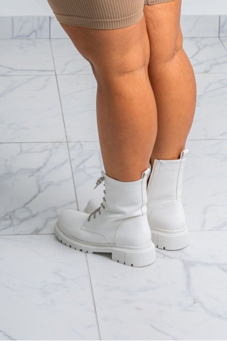 Boots simili cuir coloris blanc avec languette strass - vue dos