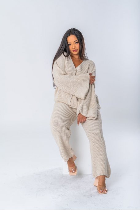 Ensemble coloris beige en maille gilet boutonné et pantalon - vue full look