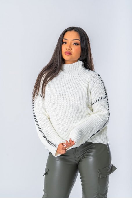 Pull coloris blanc à col montant et à bords contrastants en crochet - vue produit